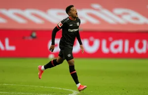 Leon Bailey Running Black Clothing Wallpaper