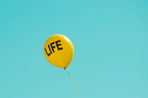 Life Word In Yellow Balloon Wallpaper