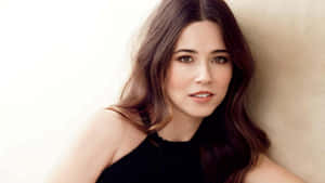 Linda Cardellini Posing In A Stunning Photoshoot Wallpaper