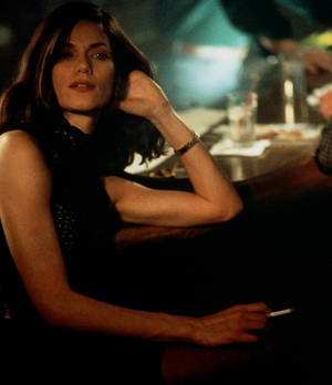 Linda Fiorentino Smoking Cigarette Wallpaper