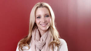 Lisa Kudrow In Crimson Wall Wallpaper