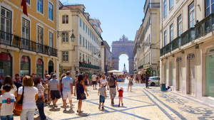 Lisbon Old Town Tourists Wallpaper