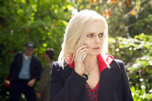 Liv Moore On The Phone In Izombie Wallpaper