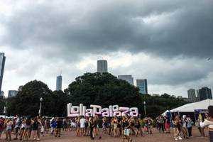 Looking Up Towards The Cloudy Chicago Skyline During The Annual Lollapalooza Music Festival Wallpaper