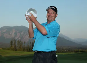 Loren Roberts Displaying Boeing Classic Trophy Wallpaper