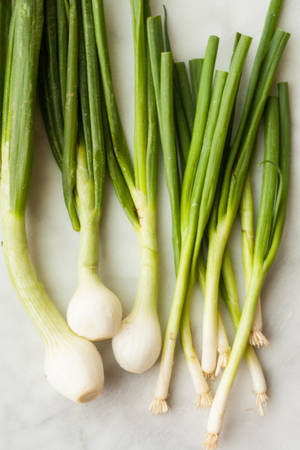 Lovely Flat Lay Green Onion Bulbs Wallpaper