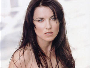 Lucy Lawless An Actress And Singer Wallpaper