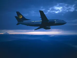 Lufthansa In Magnificent Blue Wallpaper
