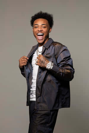 Luh Kel Rapping On Stage Wallpaper