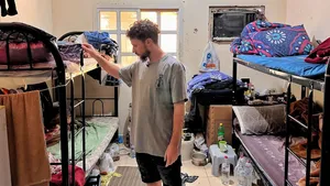 Luisito Comunica Visiting A Dorm Wallpaper