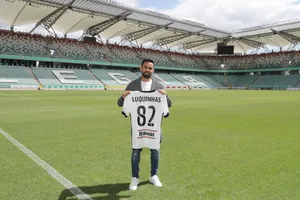 Luquinhas Presentationat Stadium Wallpaper