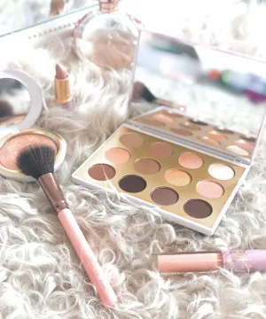 Mac Cosmetics Snow Ball Wallpaper