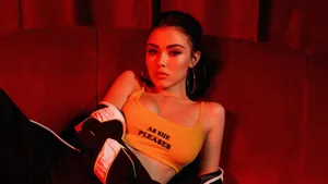 Madison On Sofa 4k Wallpaper