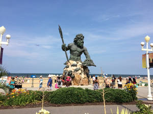 Majestic King Neptune Statue At Virginia Beach Wallpaper