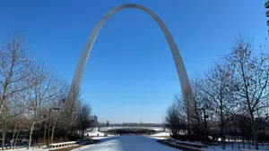 Majestic View Of Gateway Arch National Park Wallpaper