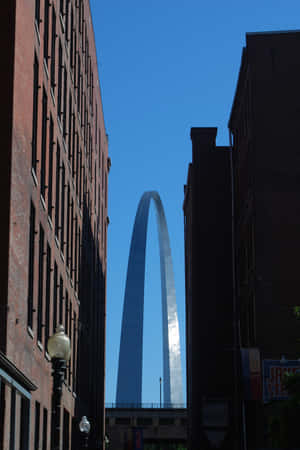 Majestic View Of The Gateway Arch With City Buildings Wallpaper