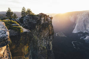 Majestic Yosemite National Park At Twilight Wallpaper