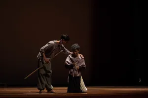 Man And Woman On Stage Acting Wallpaper