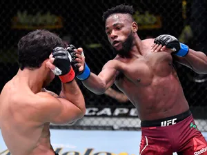 Manel Kape Punching Wallpaper