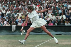 Margaret Court Dominating At The 1965 Wimbledon Championships Wallpaper