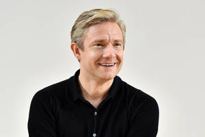 Martin Freeman Wearing Polo Shirt Wallpaper