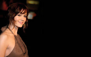 Mary Elizabeth Winstead In Black Background Wallpaper