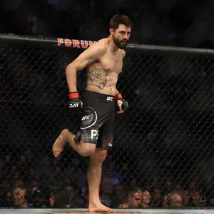 Masculine Ufc Fighter Carlos Condit Wallpaper