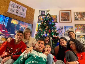 Matheus Nunes Christmas Family Photo Wallpaper