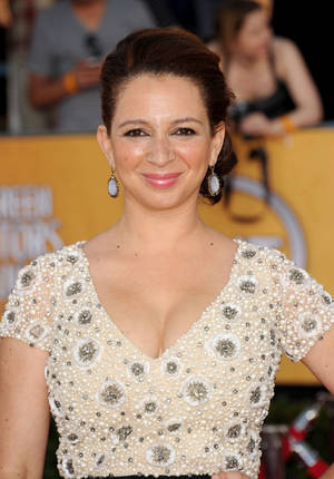 Maya Rudolph At 18th Annual Screen Actors Guild Awards Wallpaper