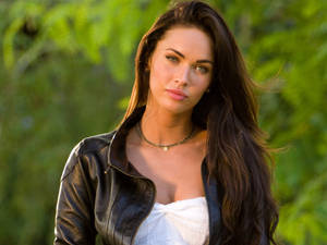 Megan Fox Looking Chic In Her Transformers 2 Leather Jacket Wallpaper
