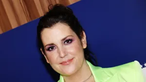 Melanie Lynskey Indie Actress Eyeliner Wallpaper