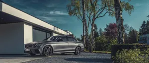 Mercedes Benz Clase E Revsersing Wallpaper
