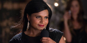 Mindy Kaling - A Shining Hollywood Star Wallpaper