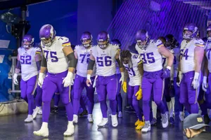 Minnesota Vikings Brian O'neill With Teammates Wallpaper
