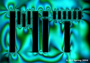 Mit Logo In Psychedelic Backdrop Wallpaper