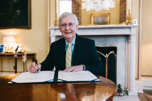 Mitch Mcconnell Signing Contracts Wallpaper