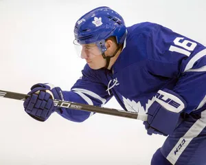 Mitchell Marner Skating Down The Rink Wallpaper