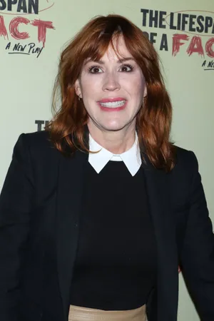 Molly Ringwald Epic Facial Expression Wallpaper