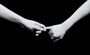 Monochrome Couple Hands Wallpaper