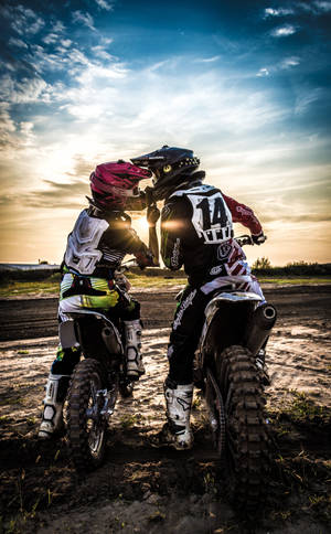 Motocross Riders Talking Wallpaper