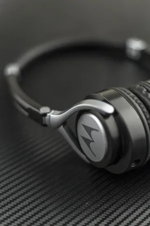 Motorola Black Headphones Wallpaper