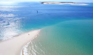 Mozambique Intersecting Waters Wallpaper