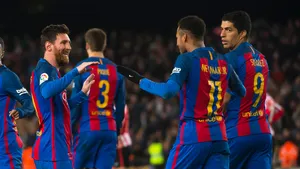 Msn Trio Talking Happily Wallpaper