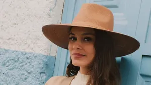 Nathalie Kelley Looking Glamorous At A Red Carpet Event Wallpaper