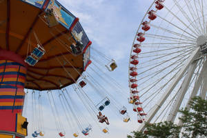 Navy Pier Wave Swinger Rotating Wallpaper