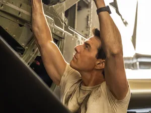 Navy Top Aviator Top Gun: Maverick Wallpaper