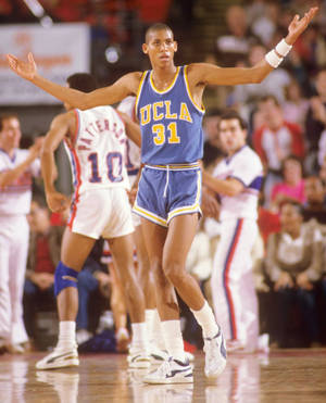 Nba Hall Of Famer Reggie Miller In His Ucla Days. Wallpaper