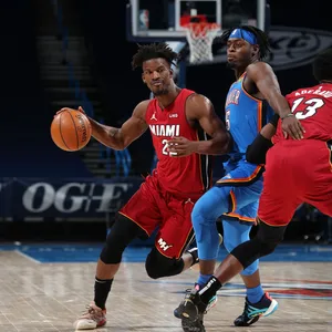 Nba Luguentz Dort Guarding Giannis Antetokounmpo Wallpaper