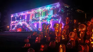 Neon House Zoom Party Wallpaper