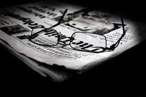 Newspaper Pair Of Glasses Wallpaper